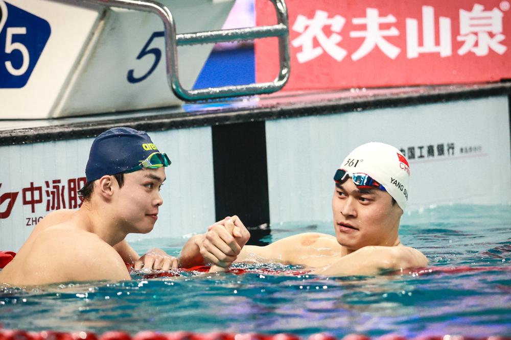 赫内斯：明年目标是德甲冠军；已准备庆祝活动？我们不想傲慢